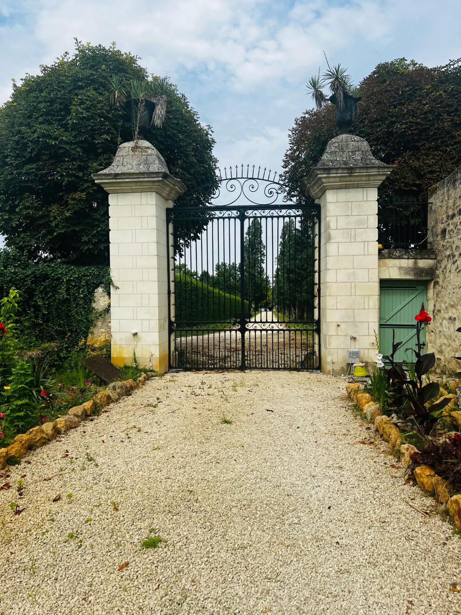 Chateau De La Thibaudiere Bois Savary - Chambre Familiale Du Roi Allonnes  Dış mekan fotoğraf